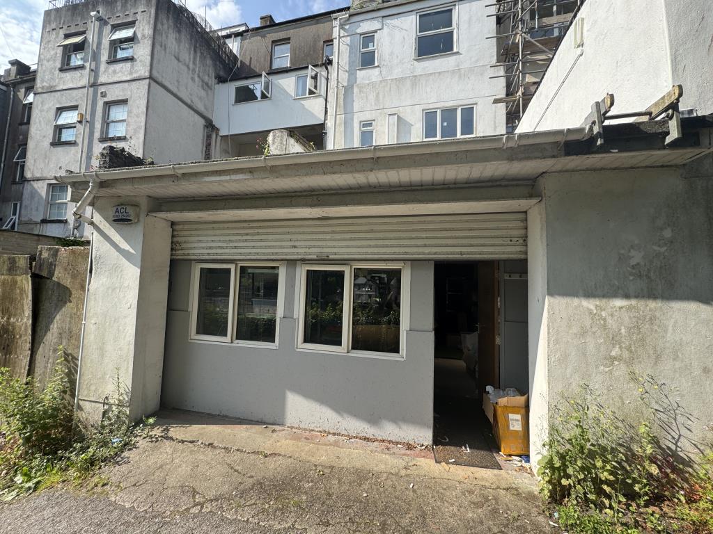 Lot: 28 - VACANT COMMERCIAL UNIT ARRANGED OVER THREE FLOORS AND SEPARATE WORKSHOP UNIT - Rear workshop unit
